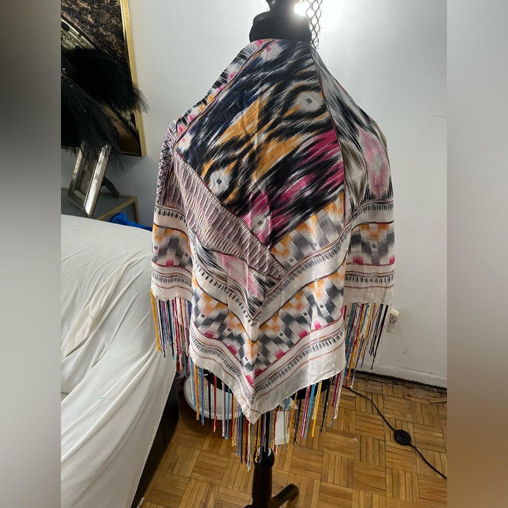 NWT Capelli triangle fringe scarf